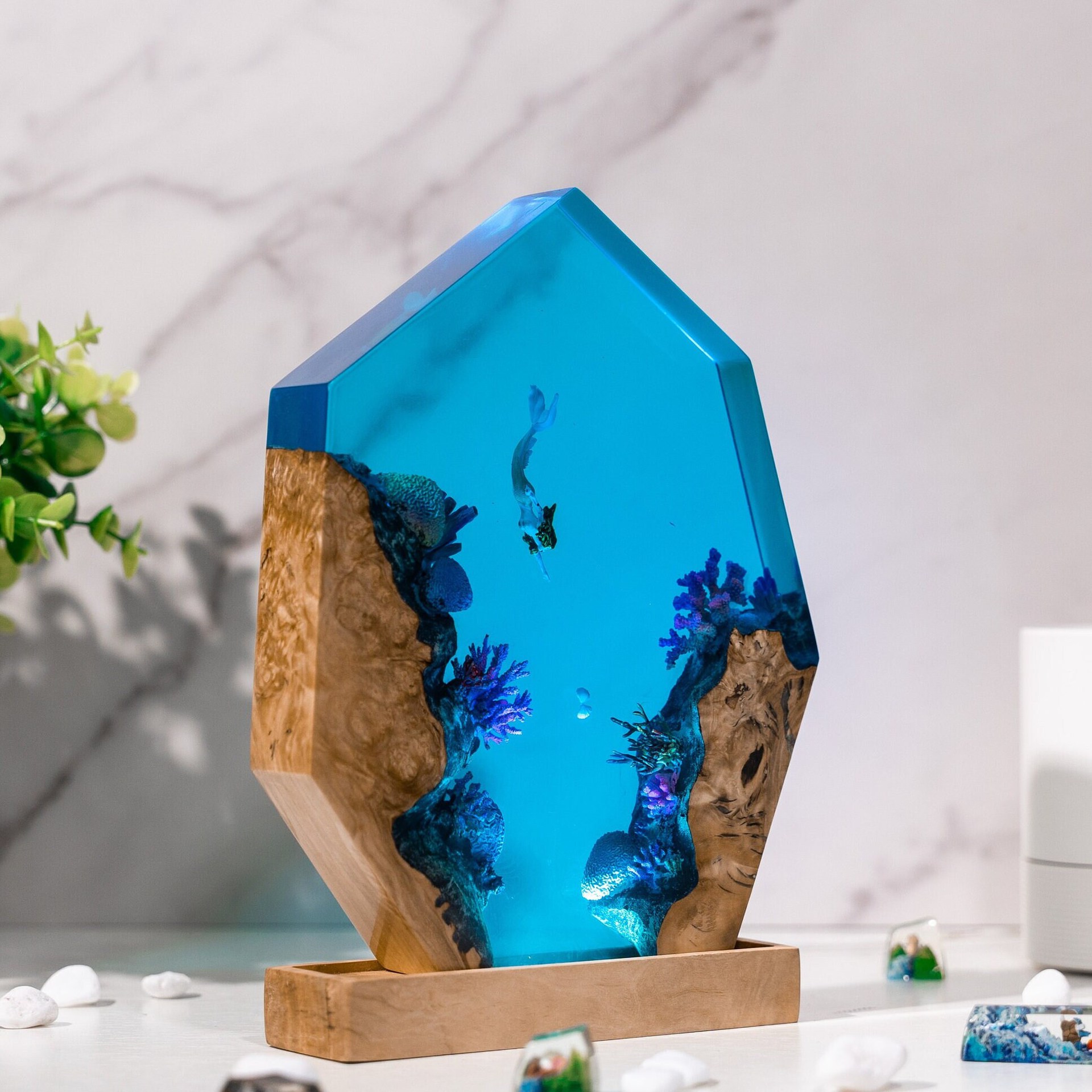 カスタマイズアイテム樹脂テーブルライトファンタジーワールドマ - Lighting World Decor のレビューと価格
