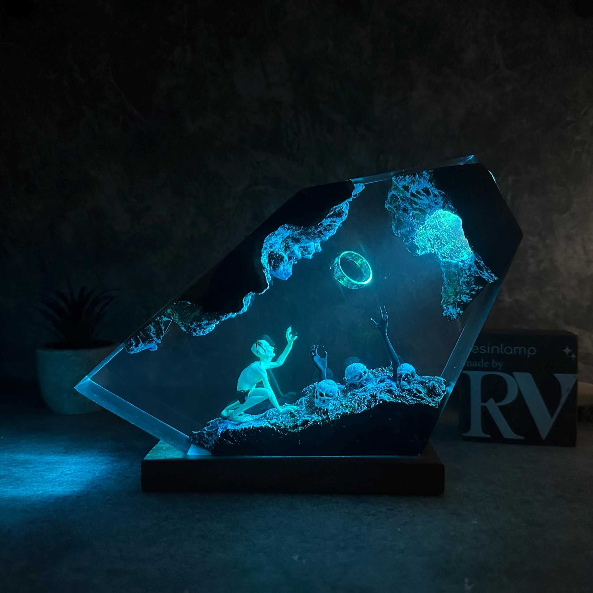 ゴラムパワーリング樹脂製ライトダークロードリングファンタジー - Lighting World Decor のレビューと価格